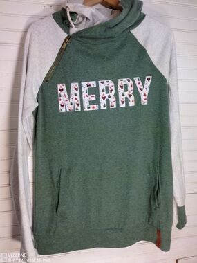 AMPERSAND AVE Green and Cream 'MERRY' Pullover Hoodie